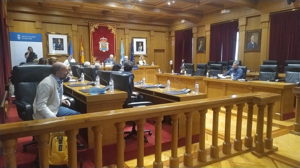 foto debate do estado da provincia de Ourense