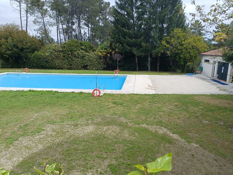 Piscinas de Vilamarín co vaso adicado ás crianzas ciberto de terra