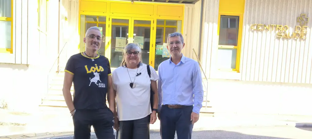 Davide (pai afectado), Ernesta Seoane e Iago Tabar&eacute;s no PAC de Bande