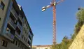 Unha grúa abandonada na Valenzá pon en perigo a seguridade d@s veciñ@s 