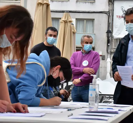 Iago Tabares en Xinzo de Limia xunto a militantes do BNG
