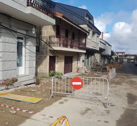 Obras praza do Campo. Amoeiro