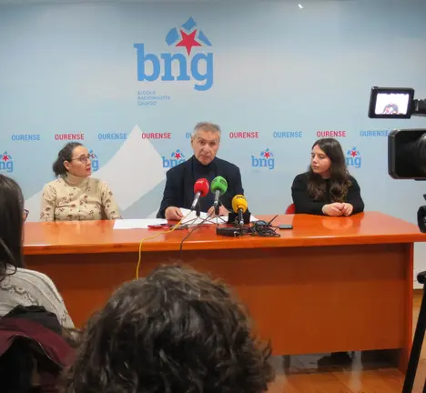 Momento da rolda de prensa