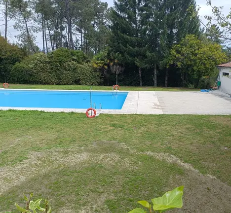 Piscinas de Vilamar&iacute;n co vaso adicado &aacute;s crianzas ciberto de terra