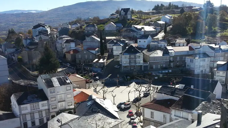 Plaza-de-Castro-Caldelas